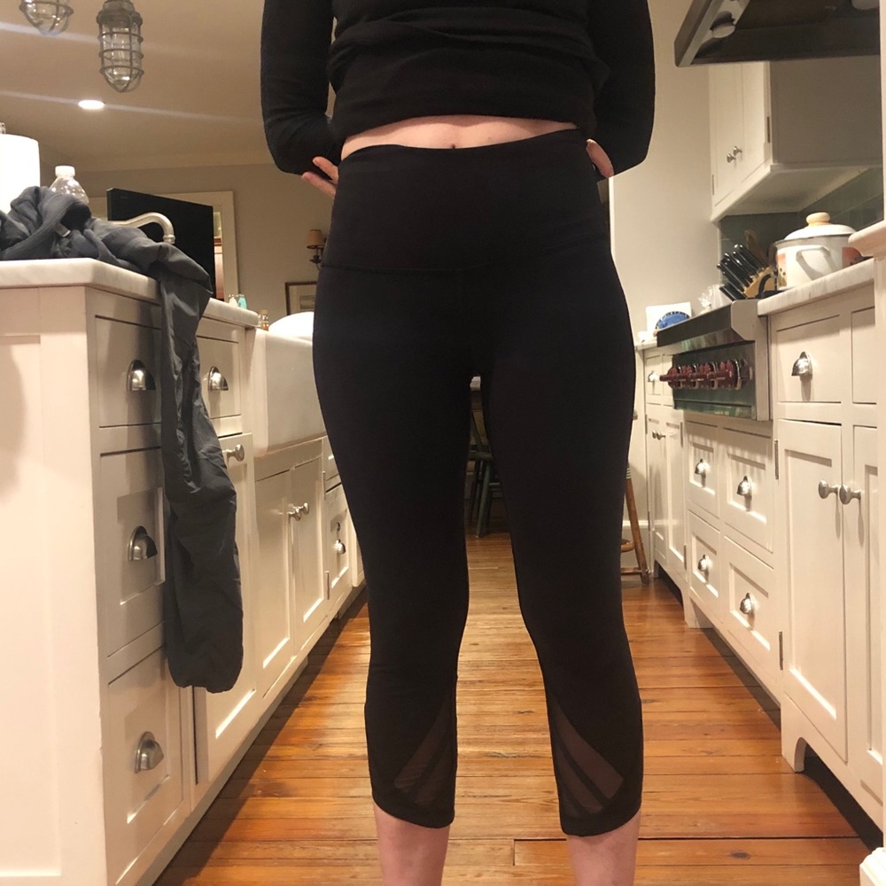 lululemon Wunder under crop mesh detail